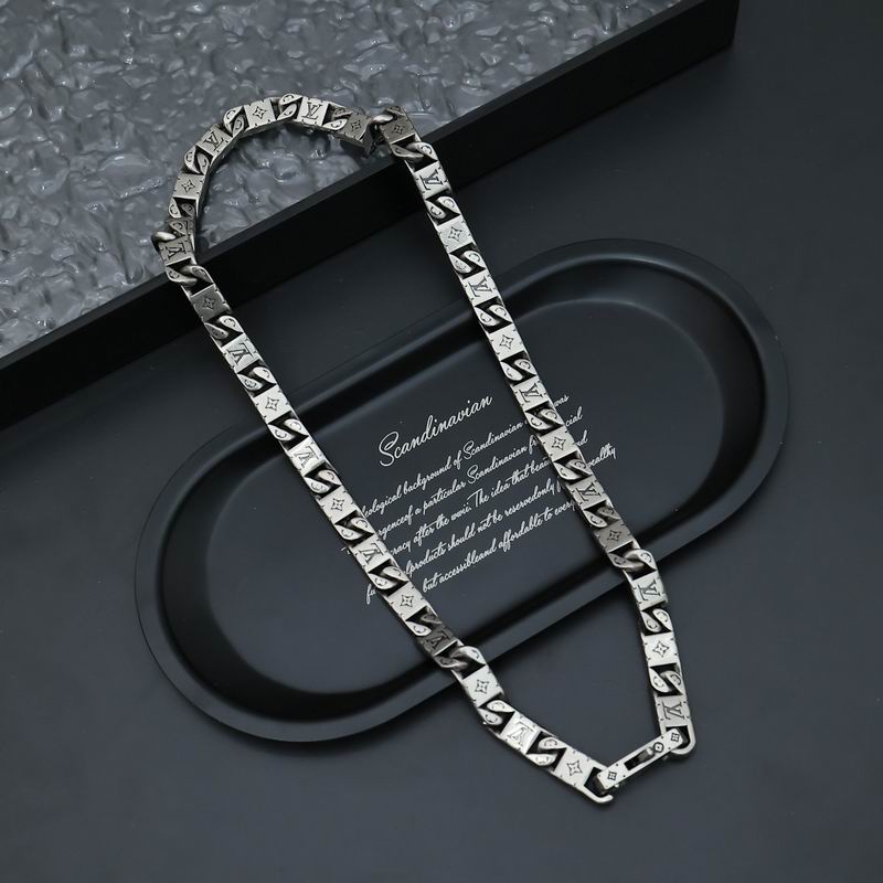 LV Necklace 03lyr409